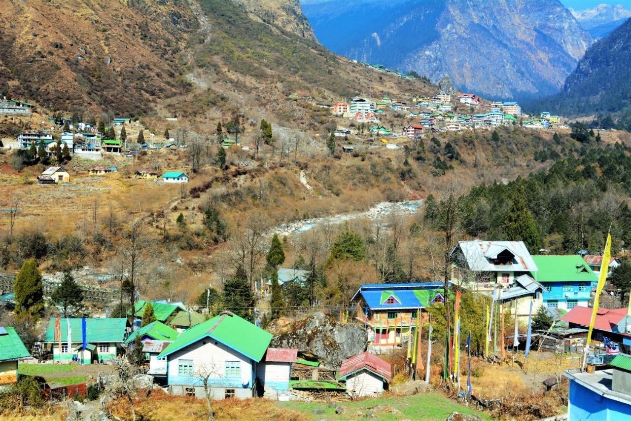 Rufina Lachung De'Crown Hotel Bagian luar foto