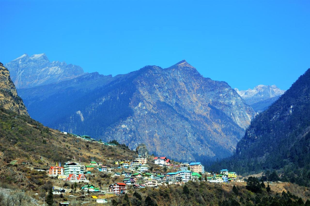 Rufina Lachung De'Crown Hotel Bagian luar foto