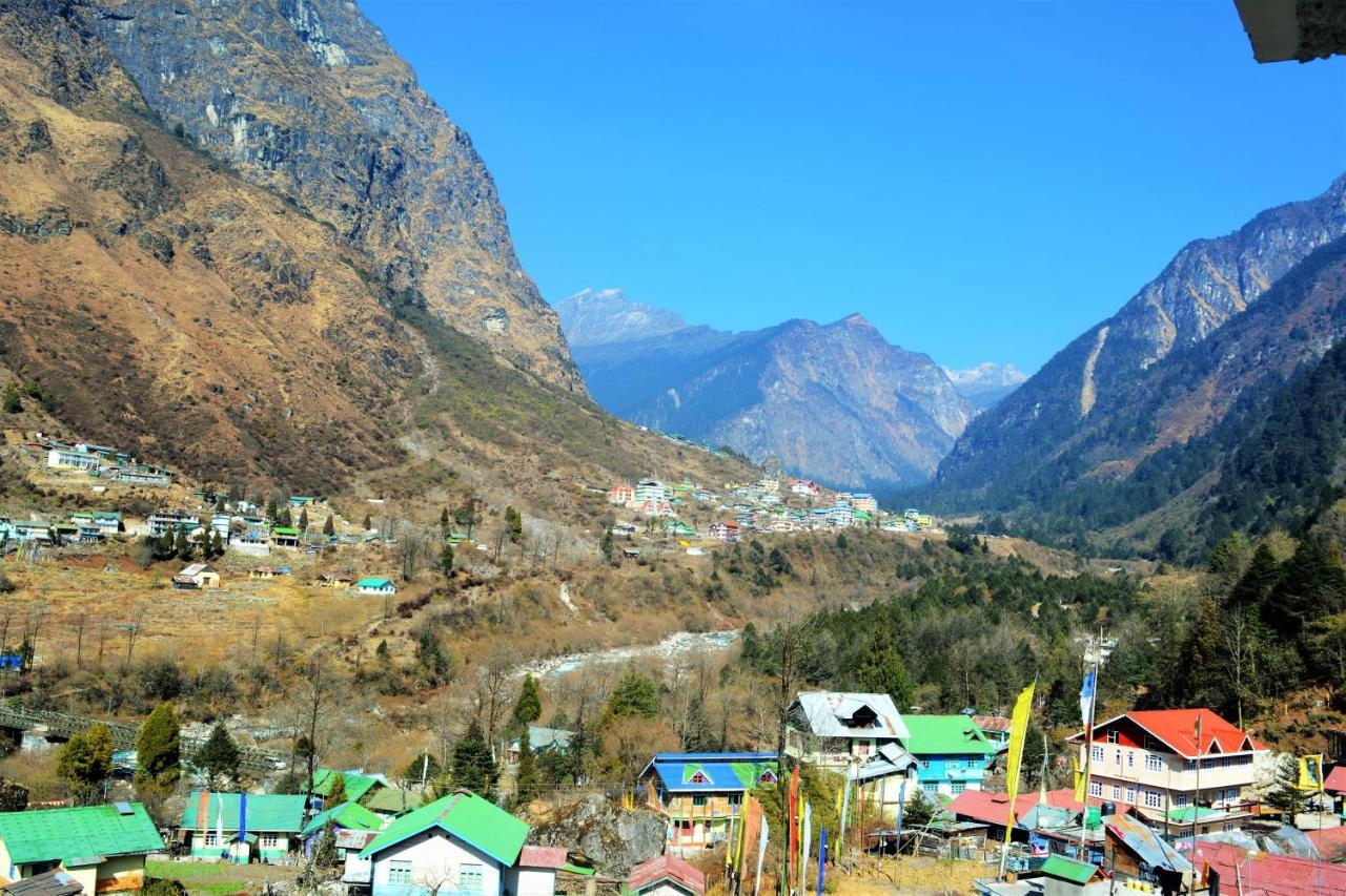 Rufina Lachung De'Crown Hotel Bagian luar foto